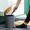 Mülleimer mit Bambus-Deckel, Bad-Abfalleimer mit Soft-Close, 5 l, grau Bild 5