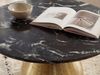 FINEBUY Couchtisch FB77370 60cm Marmor Platte Schwarz Wohnzimmertisch Beistelltisch Rund (Extravaganter Tisch in markanter Rillenoptik), Glatte Marmorplatte auf goldenem Aluminium Bild 4