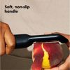 OXO Good Grips Kartoffelschäler Sparschäler / Gemüseschäler, mit geriffelter Edelstahlklinge Bild 3