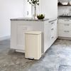 SONGMICS Mülleimer, 40 Liter Abfalleimer, 15 Müllbeutel inklusive, großer Tretmülleimer mit Deckel, aus Stahl, Softclose, beige Bild 3