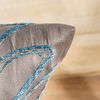 Kissen von Lysel - blau Blätterzweige Cabilao 38x38, reines Polyester Dekokissen Bild 2