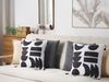 Kissen 2er Set Geometrisches Muster LIRIOPE 45 x 45 cm Schwarz-Weiß Bild 3