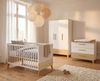 roba® Babyzimmer-Komplettset Theo - modernes Kinderzimmer in Weiß und Ulme - Holz, (Komplett-Set, 3-tlg, Babybett 70x140 cm, Wickelkommode, Kleiderschrank), Griffe & Füße aus Massivholz - Mit hochwertigen Fräsungen im Holz Bild 4