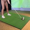 3-in-1-Abschlagmatte für Golf mit Kunstrasen 2 Golf-Tees 2 Ausrichtungsstäben & 6 vorgebohrten Abschlaglöchern 152 x 117 cm Bild 1