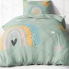 MTOnlinehandel Kinderbettwäsche Regenbogen, Sterne & Sonne 135x200 + 80x80 cm, 100 % Baumwolle, Satin, 2 teilig, mit YKK Reißverschluss · sanft, weich für Mädchen & Jungen Bild 3