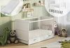 Kids Collective Babybett Kinderbett 60x120/70x140 cm umbaubar zu höhenverstellbares Lattenrost, 70x140 cm Weiß mit Matratze und Schublade von Geburt bis 6. Lebensjahr Bild 5