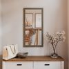 MySpiegel. de Wandspiegel Doman auf dekorativen Holzplatte im modernen Stil mit elegantem Rahmen Bild 3