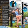 KESSER® Solardusche, Gartendusche, warmes Wasser, max. 60°C, Inkl. Metall-Duschablage & Schutzhaube, Pooldusche Camping, Regenduschkopf und Wasserhahn, Gartenschlauch-Anschluss, schwarz / silber, 225 x 18 x 14,5 cm, 40 l Bild 2