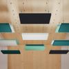 Rheinland Möbel FocusWall DAQ0505 – Quadratischer Akustik-Deckenabsorber 50×50 cm in Stofffarbe Sombrero inkl. Chrom-Stahlseilen - Made in Germany - Klasse A, Stoffbezug, schwer entflammbar Bild 4