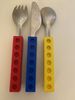 ABC Kindergeschirrset mit ineinandergreifenden Silikongriffen Bild 2