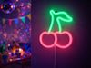 Ausgefallene Neon LED Wandleuchte CERISE mit USB Kabel & Schalter, Höhe 22cm Bild 5