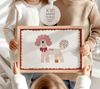 Poster Kinderzimmer Hund · Rosa Pudel mit Schleife · Verspieltes Tierposter im Retro Look · Liebevolle Deko für Kinder · Print ohne Rahmen - 21x30cm Bild 2