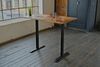 KAWOLA Schreibtisch LORA elektrisch höhenverstellbarer Schreibtisch 140x85cm mit Baumkante massiv Bild 4