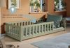 Kids Collective Kinderbett Bodenbett Bett mit Rausfallschutz & Lattenrost Montessori Bett Kinder (Jungen, Mädchen, Kinder, weitere Größen 80x160, 80x180, 90x190, 120x200, 140x200 cm), Jugendbett Einzelbett optional mit Matratze Olivgrün Kiefer 90x200 cm Bild 3
