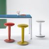 Bisley Stehhilfe Tuc Tuc ergonomisch & höhenverstellbar, Sitz- und Stehhocker in weiß mit Tellerfuß - Ergonomischer Hocker, Stehstuhl, Bürohocker Arbeitshocker, Sitzhocker, TUC-PXN001 Bild 2