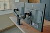 KAWOLA Schreibtisch LORA mit Monitorhalterung elektrisch höhenverstellbarer Schreibtisch 140x85cm mit Baumkante Nussbaumfarben massiv Bild 3