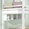 Weißes Etagenbett aus Kiefer & MDF 90x200cm, Hausbett mit dreistufiger rechtwinkliger Leiter, integrierten Regalen & Staubschubladen, Kinderbett mit umlaufendem Fallschutzgitter Bild 5
