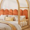 Bett 140x200 cm ausziehbar mit gewölbtem Dach und Matratze – Kiefernholz in Natur/Orange Bild 3