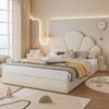 Doppelbett Polsterbett, Kopfteil mit geschwungenen Blütenblättern, einfach, stilvoll und bequem, Modernes Bettgestell, Samt, Beige, 140x200cm Bild 2