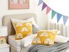 Kissen 2er Set Geometrisches Muster LEEA Baumwolle 45 x 45 cm Gelb Bild 3