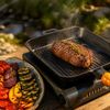 Gusseisen Grillpfanne 28x28 cm mit abnehmbarem Holzgriff – Grillstreifen-Effekt für Induktion & Backofen Steakpfanne Bratpfanne Bild 4