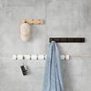 Umbra Flip Wandgarderobe aus Holz mit 5 Haken – Weiss/Weiss Bild 3