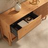 IDIMEX Sideboard ADAMO, Kommode 145 cm aus Massivholz mit Lamellen-Schiebetür Eiche Finish Bild 3
