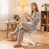 Schminkstuhl – 360° drehbar – Ergonomische Rückenlehne – Höhenverstellbar – Leichtlaufrollen – 36 x 33 x 51 cm - grau Bild 4
