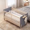 Massivholz Babybett, Verstellbares Kinderbett mit Drei-stufiger Höhenverstellung, Umweltfreundliche Lackierung, Als Anschlussbett/Sofabett nutzbar, Ohne Matratze, Blaugrau + Naturholzfarbe,140*70*86cm Bild 2
