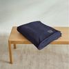 s.Oliver 'Oro' Wohndecke, flauschig, warm & waschbar, Polyester dunkelblau, 150x200 cm Bild 3
