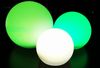 TRANGO LED Gartenleuchte, Farbwechsel, 3er Set SO-202530 IP44 LED-Solarleuchte in 20/25/30cm Durchmesser Weiß matt mit 3000K warmweiß LED & RGB Farbwechsel LED *SNOWY* Solarkugel Leuchte Leuchtkugel, Außenleuchte, Kugellampe, Gartenleuchte Bild 3