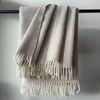 Wolldecke Plaid mit Fransen 100% Schurwolle (140x180 cm, Raute Light Beige) Bild 2