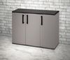 Dmora Aranka Outdoor-Garderobe, Mehrzweck-Balkonschrank, 3-türiger Outdoor-Kleiderschrank, 100 % Made in Italy, 102 x 37 x 84 cm, Grau und Schwarz, gestreifte Oberfläche Bild 2