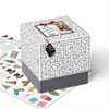 SURPRISA Geschenkbox Rätzel Geschenkbox, Geldgeschenk Verpackung & Gutschein Geschenk Box (inkl. 3-stelligem Zahlenschloss), Geschenkkarton Labyrinthrätsel, 16,5 x 16,5 x 16,5 cm, weiß Bild 4