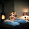 Philips classic A60 LED Lampe, 60 Watt, klar, E27 Sockel, 2700 K warmweißes Licht, 6er Pack Bild 3