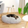 lionto Donut Hundebett, rundes Hundesofa mit Plüschbezug & Anti-Rutsch-Noppen, weich & gemütlich, 70 cm Durchmesser, hellgrau Bild 3