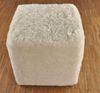 KUHFELL online & NOMAD Hocker Hocker Ottomane Sitzwürfel Pouf echtes Lammfell 40 x 40 x 40 cm kurzwollig, Einzelstück, Naturprodukt, Weich, Schmutzabweisend, Pflegeleicht Bild 3