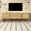 TV-Schrank – Natürlicher Holz-Blend TV-Schrank mit Türen und Schubladen. TV-Ständer mit Rattanseiten. Aufbewahrungslösung, Natürlicher Landhausstil Bild 3