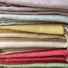 WoolOnly Wolldecke Plaid mit Fransen 130x180 cm, Herringbone Rot-natur Bild 5