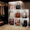 XERSEK Vitrine LED Transparente Schuhbox Acryl Displaybox Organizer Aufbewahrungsbox (Set, 2-St, 44×33×33cm Stapelfähig mit Magnettür) für Modelle Spielzeug Handtasche Bild 3