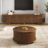 Merax Couchtisch und TV-Schrank Set, Rundcouchtisch mit geschwungenem TV-Schrank, umlaufende vertikale Reliefstruktur, Schiebetüren, MDF-Korpus, Metallgriffe, kugelförmige Metallfüße, vielseitiger Stauraum, Nussbaum Bild 1