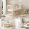 Holz-Babybett, Multifunktions-Babybett, umwandelbar in Beistellbett, Staffelei & Schreibtisch, mehrstufig höhenverstellbar, aus Kiefernholz, Naturholzfarbe, ohne Matratze, 120x60x90 cm Bild 5