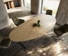 Esstisch Edge Oval 280x130 cm Keramik Laminam® Sabbia Eichefarbig Metall Schräg Schwarz Bild 4