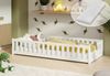 Kids Collective Kinderbett Bodenbett mit Rausfallschutz & Lattenrost Montessori Betten Kinder (Verfügbare Größen: 80x160, 80x180, 90x190, 90x200, 120x200, 140x200 cm), Jugendbett Einzelbett Kiefer mit Matratze Weiß 80x160 cm Bild 1