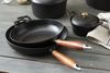 Staub Staub Gusseiserne Bratpfanne mit Holzgriff 24 cm Bild 2