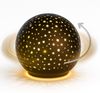 formano LED Deko-Kugel Drehend Schwarz - 15cm Glaskugel Timer 6h/18h Weihnachten Deko - mattes Farbglas und winterlichen Sterne-Dekor - Herbst Winter Weihnachtsdeko für Tisch Regal Fensterbank Bild 5