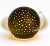 formano LED Deko-Kugel Drehend Schwarz - 15cm Glaskugel Timer 6h/18h Weihnachten Deko - mattes Farbglas und winterlichen Sterne-Dekor - Herbst Winter Weihnachtsdeko für Tisch Regal Fensterbank Bild 4