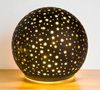 formano LED Deko-Kugel Drehend Schwarz - 15cm Glaskugel Timer 6h/18h Weihnachten Deko - mattes Farbglas und winterlichen Sterne-Dekor - Herbst Winter Weihnachtsdeko für Tisch Regal Fensterbank Bild 3