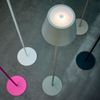 LED Outdoor Stehleuchte Lys – Dimm- & Farbwechsel Leuchte, Akku & USB-C Grau Bild 2