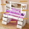 ro?e Schminktisch mit LED-Beleuchtung und Steckdosen, Schminktisch mit Spiegel, 4 offenen Ablagen und 5 Schmuckhaken fr das Schlafzimmer, Wei?7 Schubladen Schminktisch+RGB+Glasplatte 107 x 40 x 140cm Bild 3